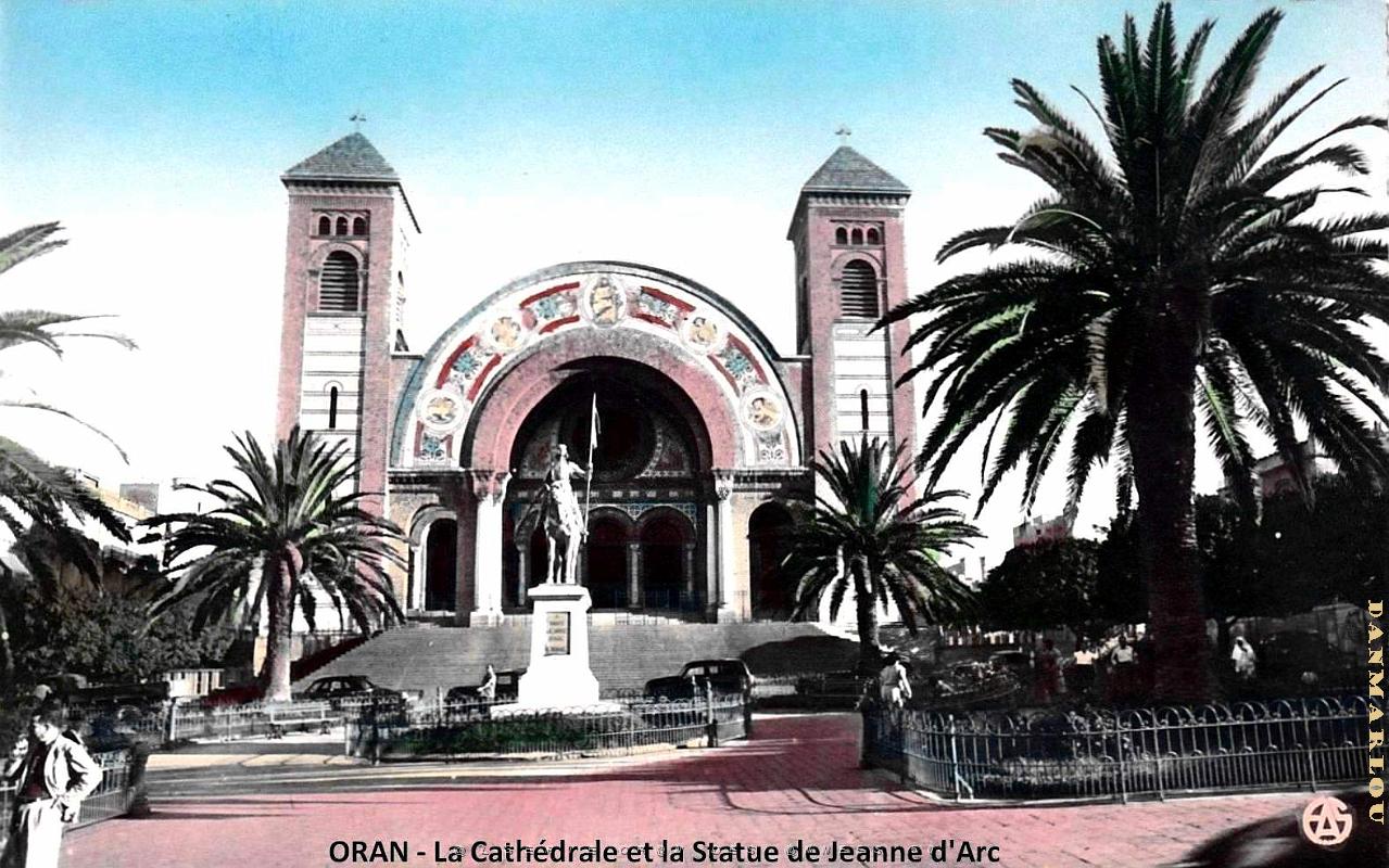 Oran - Cathedrale et Statue de Jeanne d'Arc.jpg